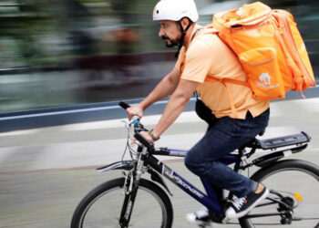 अफगानिस्तानका मन्त्री, जर्मनीमा ‘डेलिभरी ब्वाइ’