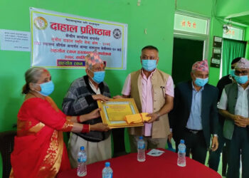 दाहाल प्रतिष्ठानद्वारा आम्दा मेचीलाई सहयोग