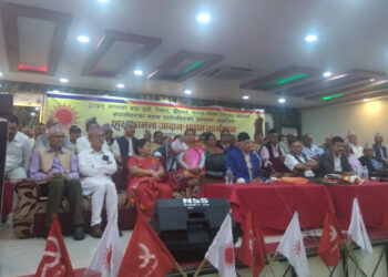 ओलीले सबै दललाई मञ्चमा राखेर साटे दशैँको शुभकामना