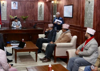 प्रधानमन्त्री प्रचण्डले निराकारका बुवालाई भेटे
