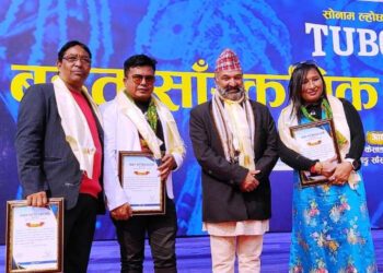 धुलाबारीमा हाँस्यव्यंग्य कलाकार ‘दाह्री बा’