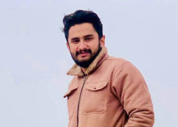 हाँस्य कलाकार म्याकुरी नियन्त्रणमा