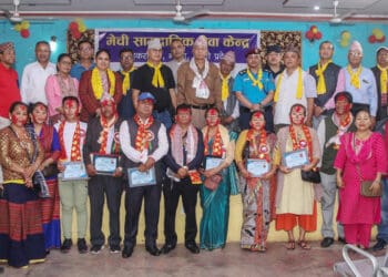 मेची सामुदायिकका विजेतालाई श्रीमतीसँगै राखेर शपथ खुवाइयो