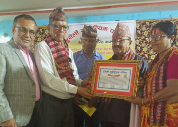 पत्रकार भण्डारी र लिम्बु पुरस्कृत