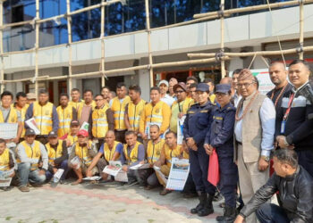 अटो चालकलाई दियो सहारा धुलाबारीले ज्याकेट