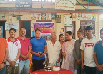 स्थापना दिवसमा वृद्धलाई सहयोग