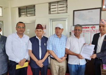 सुरक्षाको माग गर्दै सहकारीकर्मी पुगे प्रशासन