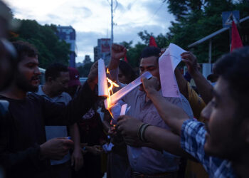 मिटरब्याज विधेयक प्रमाणीकरण, विधेयक पीडितहरुले जलाए