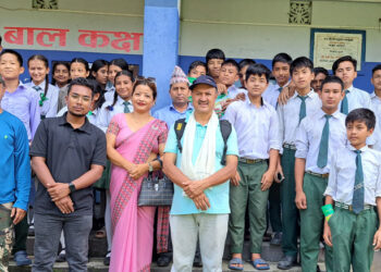 विद्यार्थीलाई चरा र मानव–हात्ती सम्बन्धी प्रशिक्षण