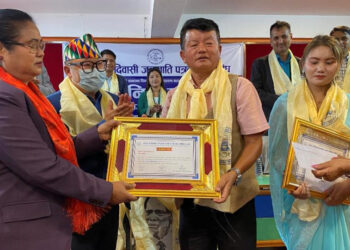 पत्रकार दिपीन राई ‘फोनिज युके पुरस्कार’