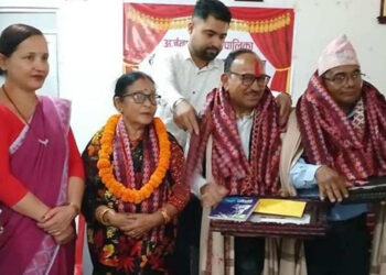 साहित्यकार परियार र थापा पुरस्कृत