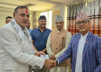 नरेन्द्र खड्का कांग्रेस त्यागेर राप्रपामा गए