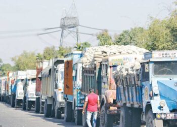 बंगलाबन्ध र काँकरभिट्टा नाकामा रोकिए १९ वटा मालबाहक गाडी