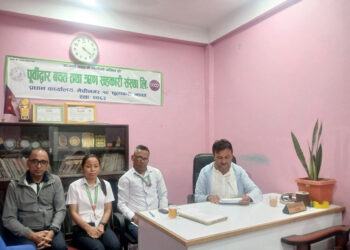 पूर्वीद्वार साकोसले मेचीनगरमा टिकटक प्रतियोगिता गर्दै