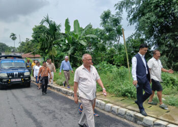 पहिरोको जोखिममा रहेका घरहरुको मेयर, सीडीओद्वारा निरीक्षण