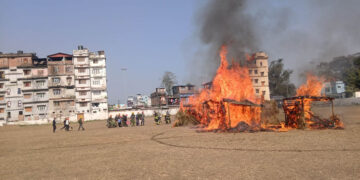 काँकरभिट्टा खेल मैदानको आगो निभाउँन गएका स्थानीय झुक्किए…….