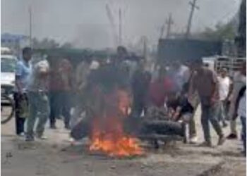 सशस्त्र प्रहरीले कुदाएकाे बुलेट बाइकमा एक्कासी आगलागी