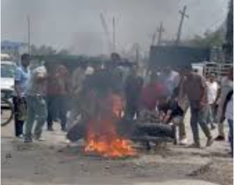 सशस्त्र प्रहरीले कुदाएकाे बुलेट बाइकमा एक्कासी आगलागी