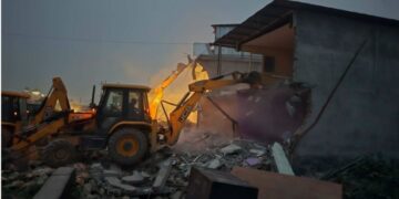 मनाेहराकाे सुकुम्बासी वस्ती भत्काउने क्रममा ढुंगामुढा