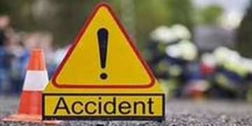 वन कार्यालयकाे गाडी सिटी सफारीसँग ठाेक्किदा महिला यात्रुकाे मृत्यु
