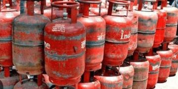 बजारमा ग्यासकाे हाहाकार : सीडीओ र ग्यास उद्योगी भन्छन्-´ अभाव छैन्, अनुगमन गर्छाै`